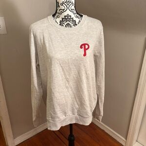 Women’s Antigua Embroidered Philadelphia Phillies crewneck sweatshirt Size L